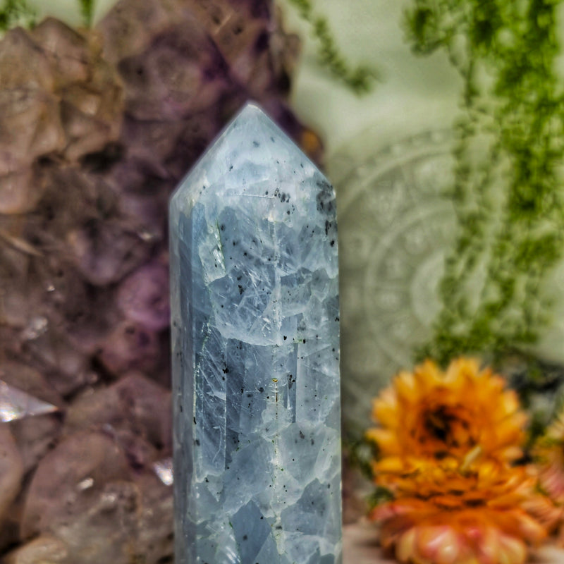 Blue calcite point